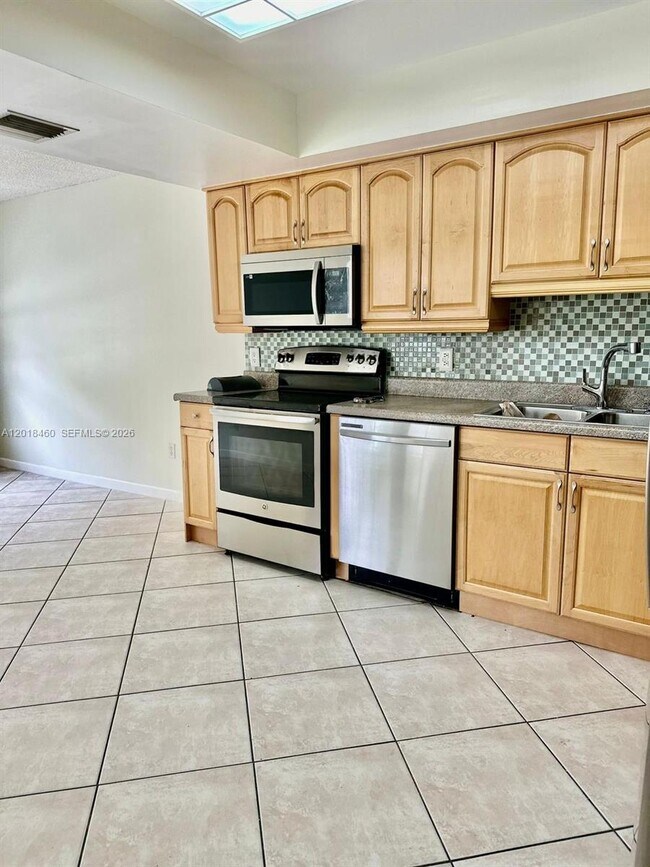 Building Photo - 14530 SW 142nd Ct Cir