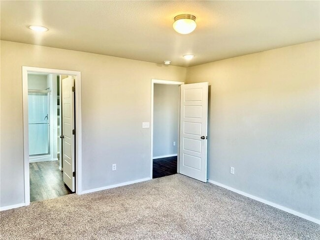 Building Photo - 920 Queen St