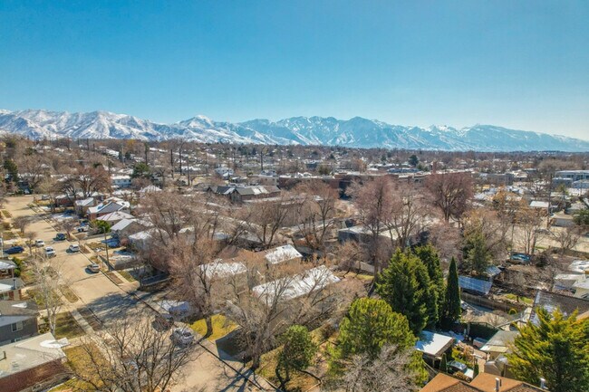 Building Photo - 924 Lowell Ave S