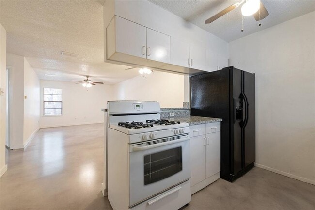 Building Photo - 5612 William Holland Ave