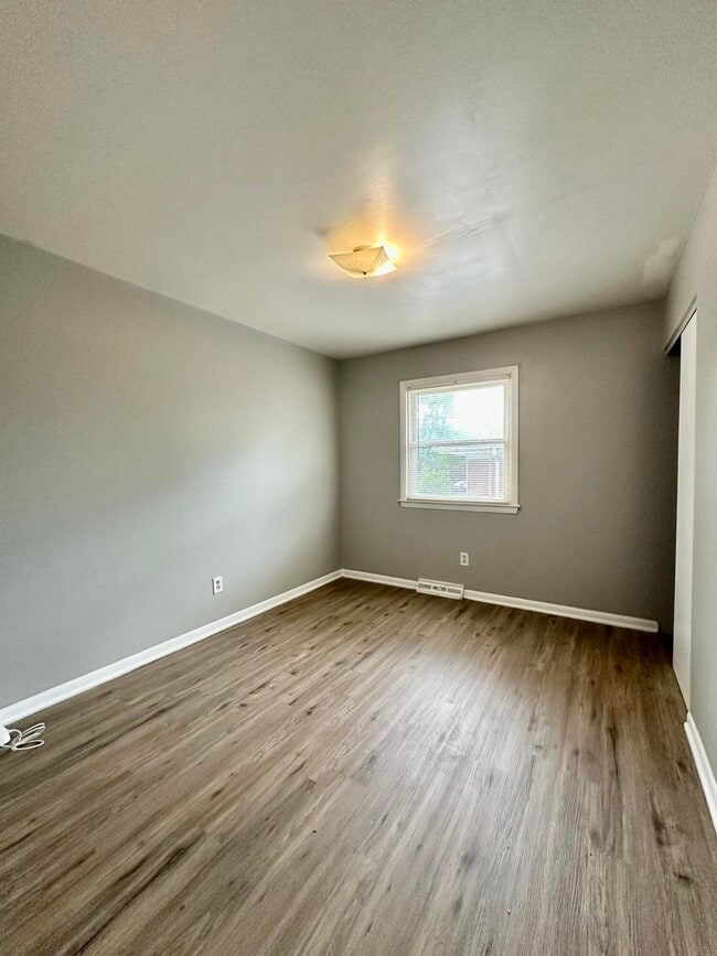 Building Photo - 749 Terrace View Dr