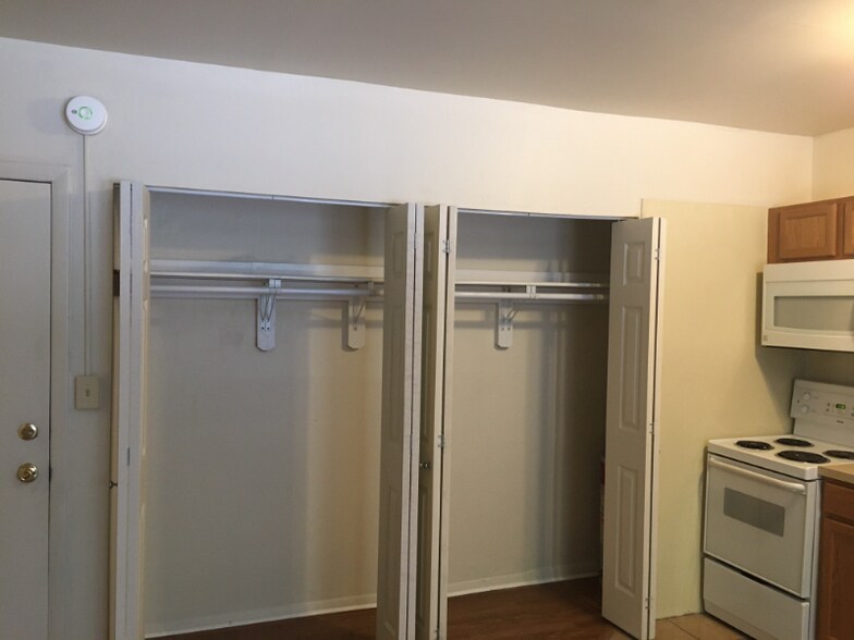 Building Photo - 15 E Read St