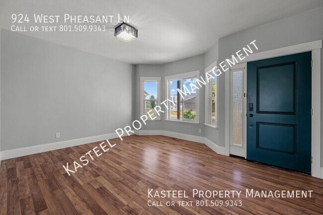 Building Photo - 924 W Pheasant Ln
