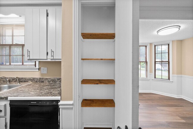 Building Photo - Three Bedroom on Corner Lot!