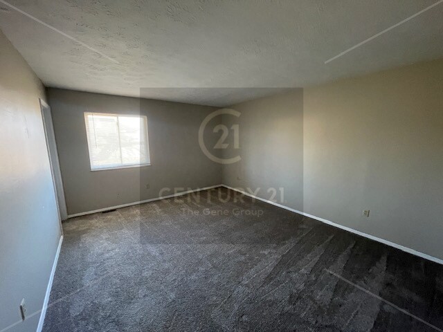 Building Photo - 625 Bright Ave