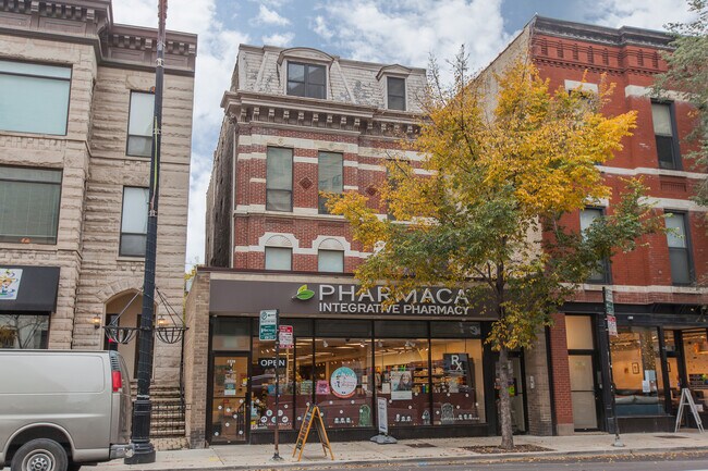 Building Photo - 2338 N Clark St
