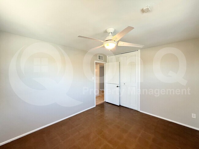 Building Photo - 2127 W San Miguel Ave