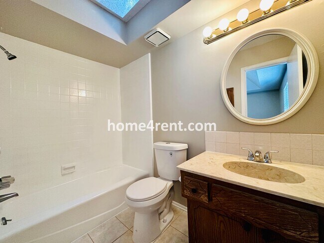 Building Photo - Beautiful Overland Park Home!