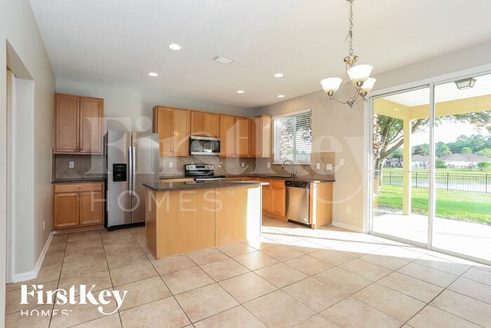 Building Photo - 76112 Deerwood Dr