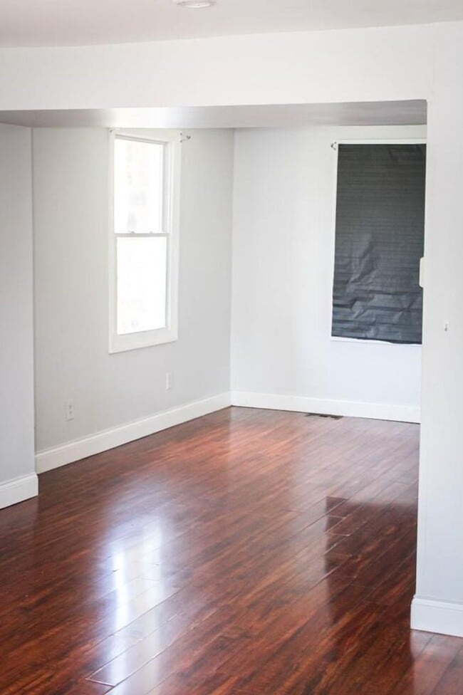 Building Photo - Stunning 3-Bedroom Home with Modern Amenit...