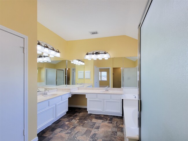 Building Photo - 10130 Berry Limb Dr