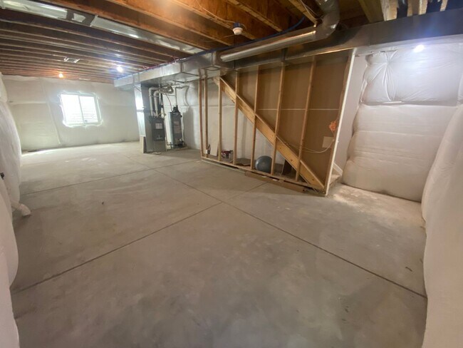 Building Photo - Spacious Englewood Home