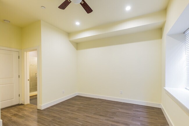 Building Photo - 1541 Ogden St