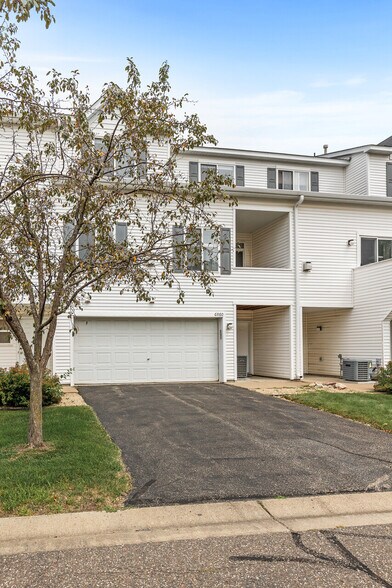 Building Photo - 6860 Meadow Grass Ln S