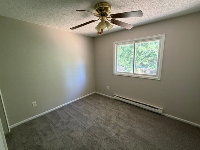 Building Photo - 2737 Sagebrush Dr