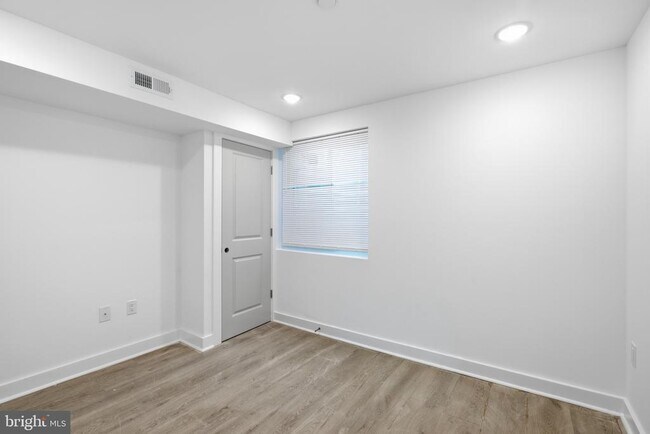 Building Photo - 2126 N Percy St