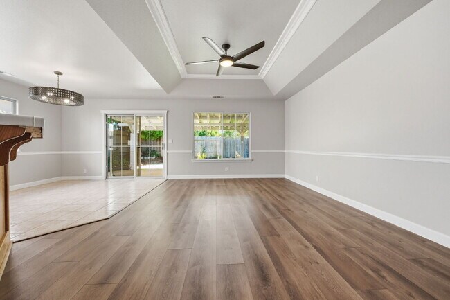 Building Photo - Executive Rental in Gold Hills