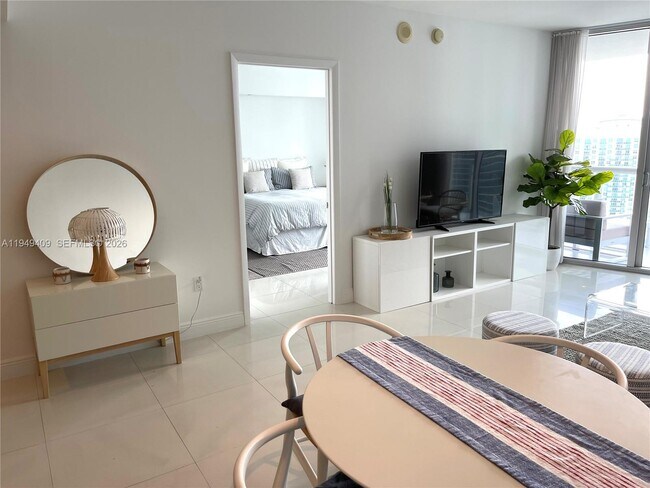 Building Photo - 465 Brickell Ave