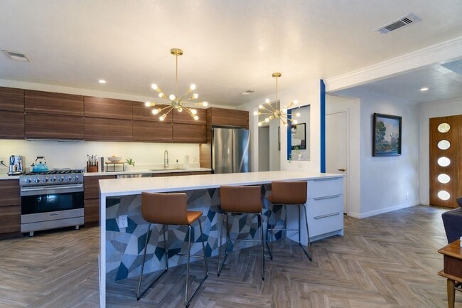 Building Photo - 1623 Hanging Cliff Dr