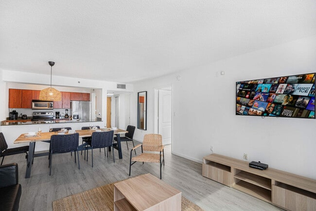 Building Photo - 1 SE 12th St