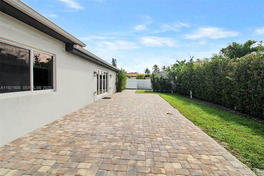 Building Photo - 1804 SW 102nd Ct