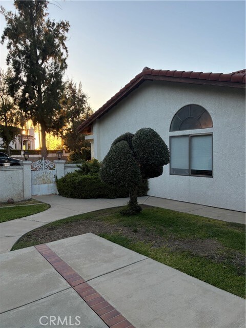 Building Photo - 674 Radbury Pl