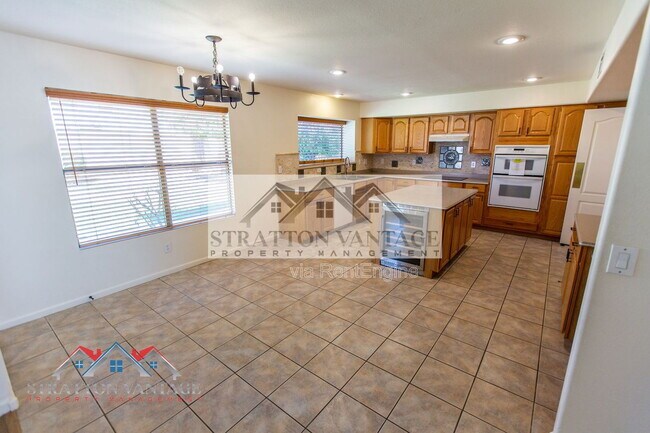 Building Photo - 960 E Constitution Dr