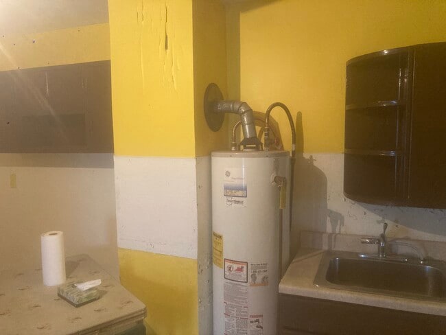 Building Photo - 1106 W 21st St