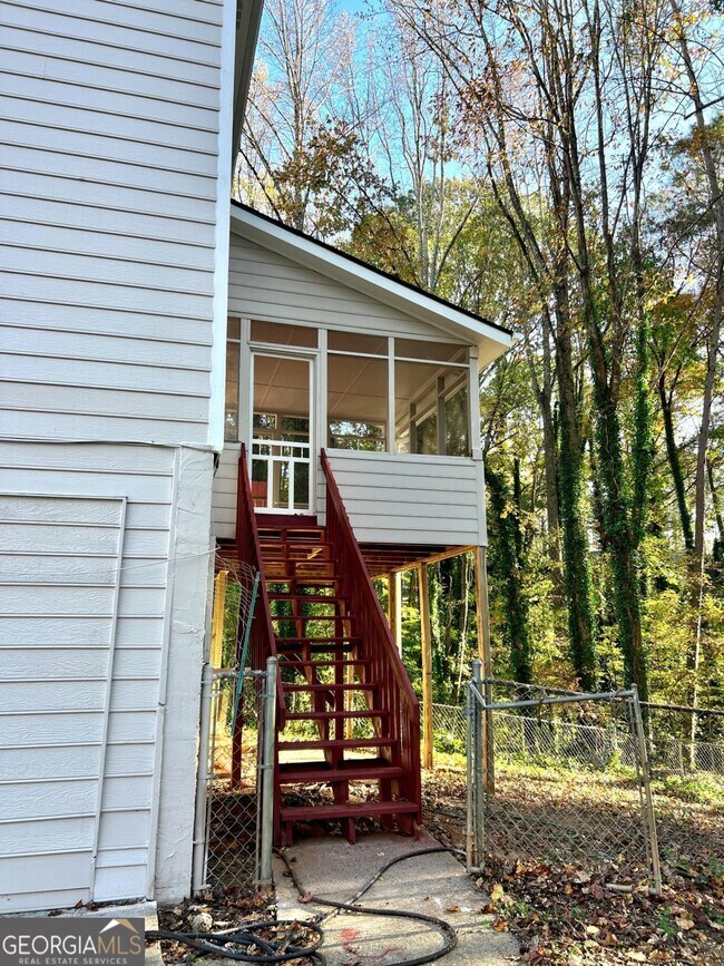 Building Photo - 3990 Rocmar Dr