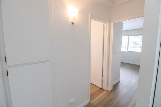 Building Photo - LOFT STYLE 2 Bed/1 Bath Near the Ocean ** Water/Sewer/Trash Included