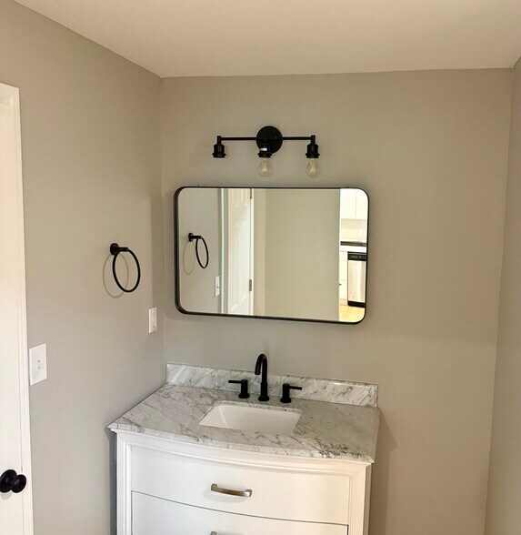 Bathroom 1 w hall access - 4119 Peachtree Ave