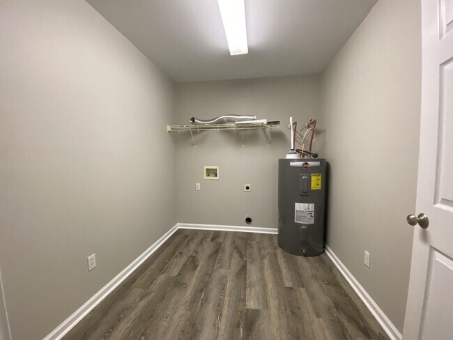 Building Photo - 216 Autumn Ridge Dr