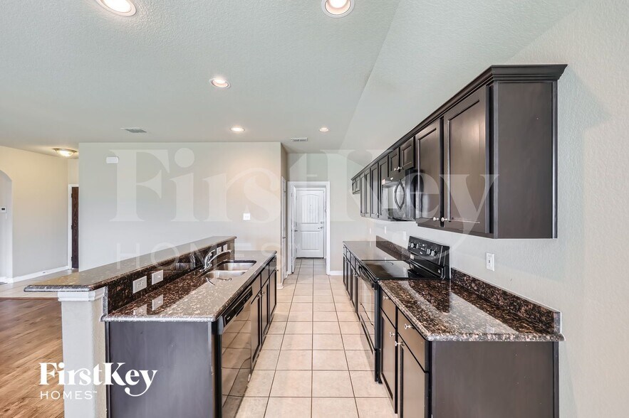 Building Photo - 3613 Cayman Dr