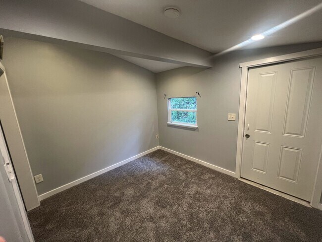 Building Photo - 4939 Graston Ave
