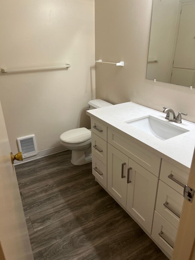 Building Photo - H134563B