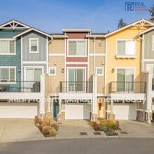 Building Photo - Beautiful 2 bed & 2.5 bath condo in Kent!!