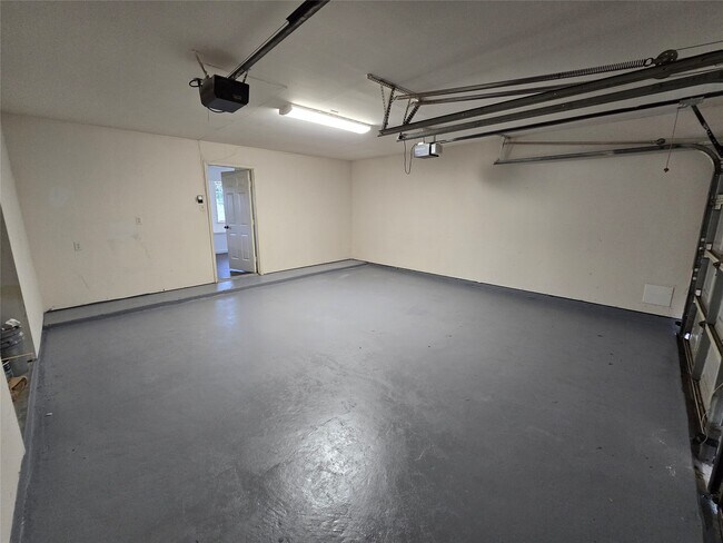 Building Photo - 2914 Silent Dr