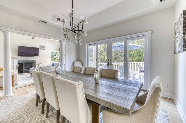 Building Photo - 6 Little Ct