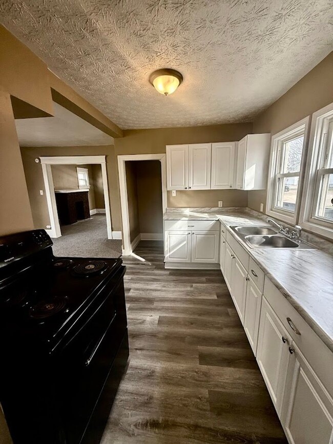 Building Photo - Four bedroom one bathroom home for rent