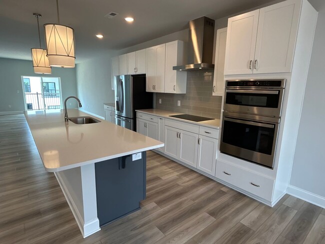 Building Photo - Luxury Condo in Raleigh - 3 beds|2.5 baths...
