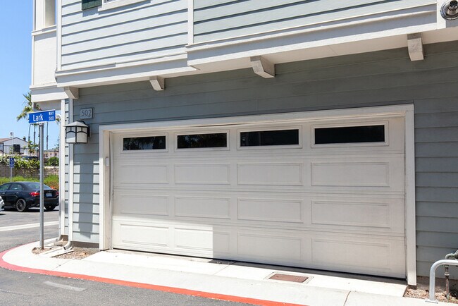 Building Photo - 502 Lark Wy