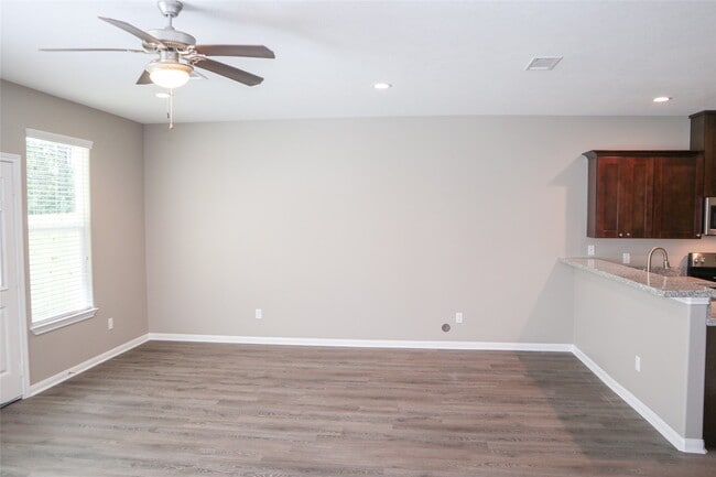 Building Photo - 118 Artesian Way