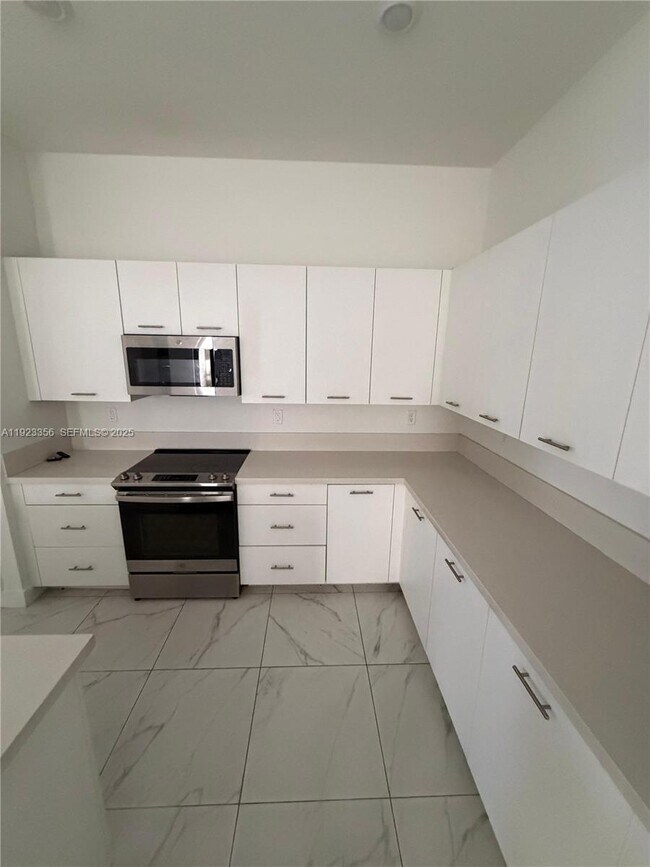 Building Photo - 4321 SW 173rd Ave