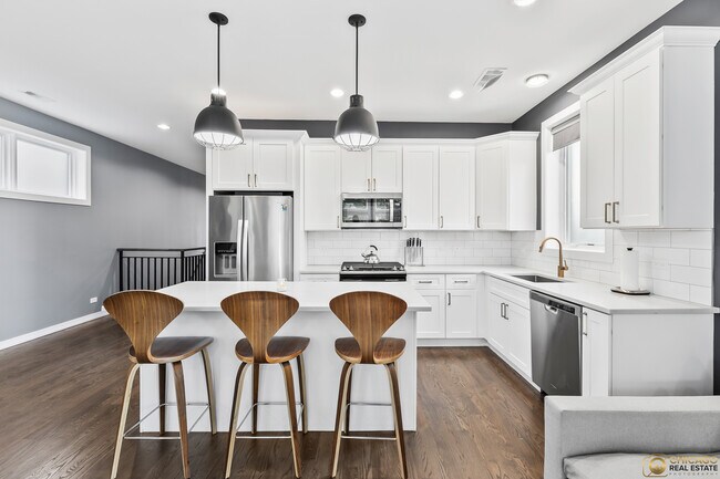 Building Photo - 4402 S Prairie Ave