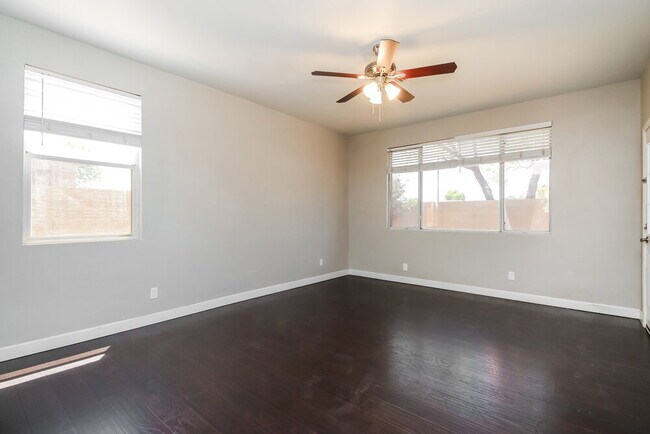 Building Photo - 3353 E Santa Fe Ln