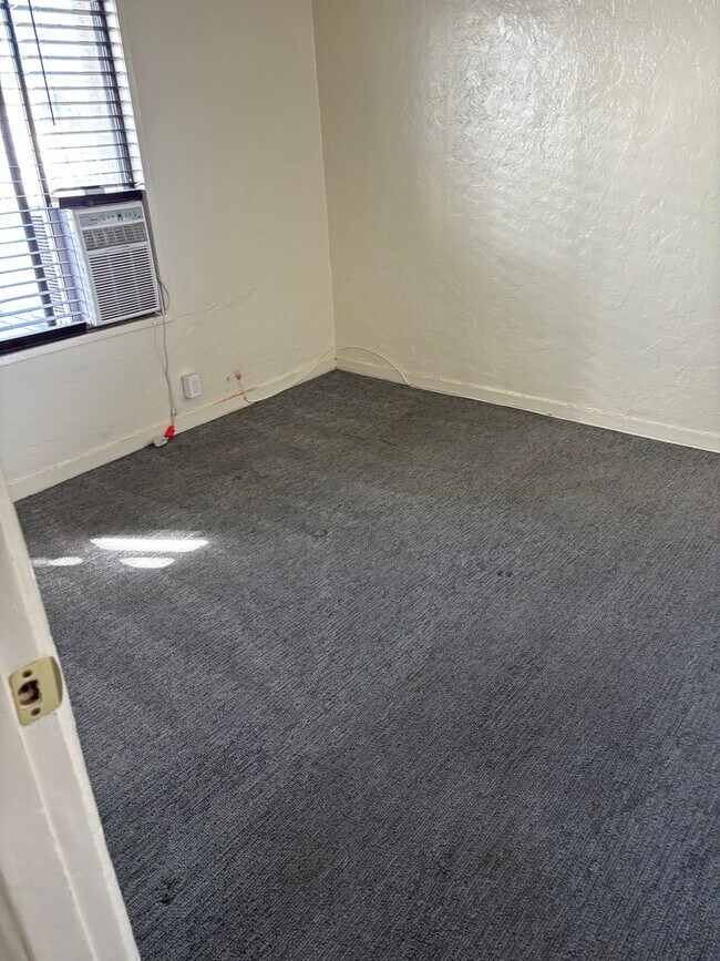 Building Photo - Charming Apartment on West Valley Boulevard – Your Ideal LA Home