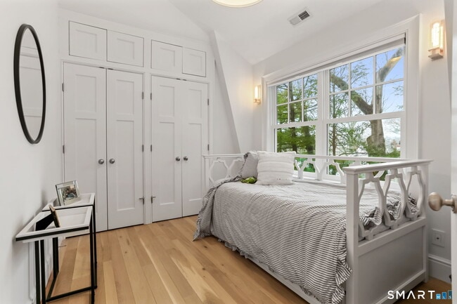 Building Photo - 3 Riverview Rd