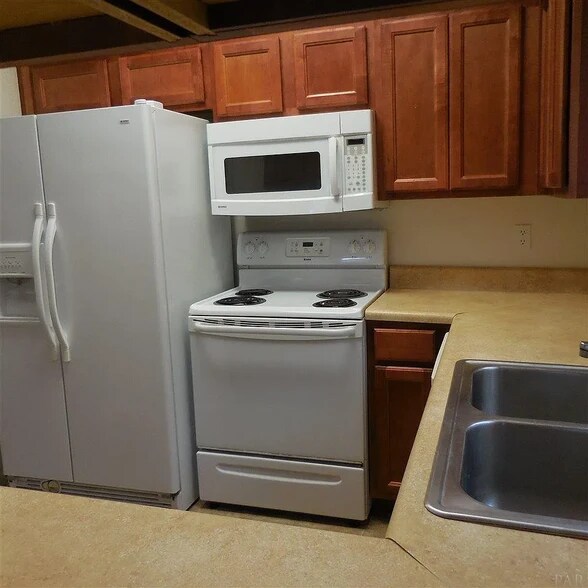 Building Photo - 1487 Dunhurst Dr