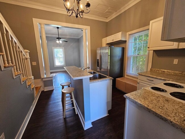 Building Photo - NEW LISTING!!!!!