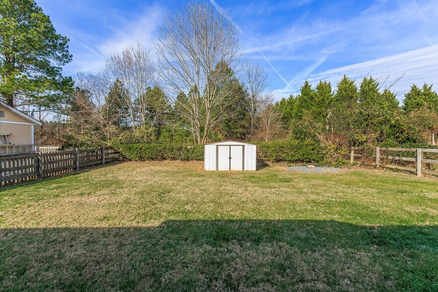 Building Photo - 5238 Courtfield Dr